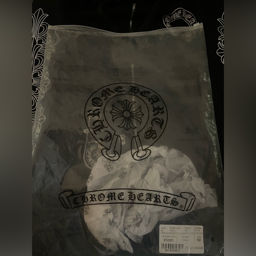Still has everything in great condition just the tags are off the zip up hoodie